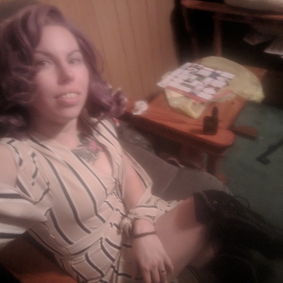 Meet your Posher, Danielle - Picture 2 of 6